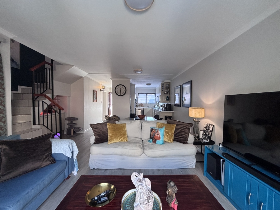 To Let 2 Bedroom Property for Rent in Parklands Western Cape